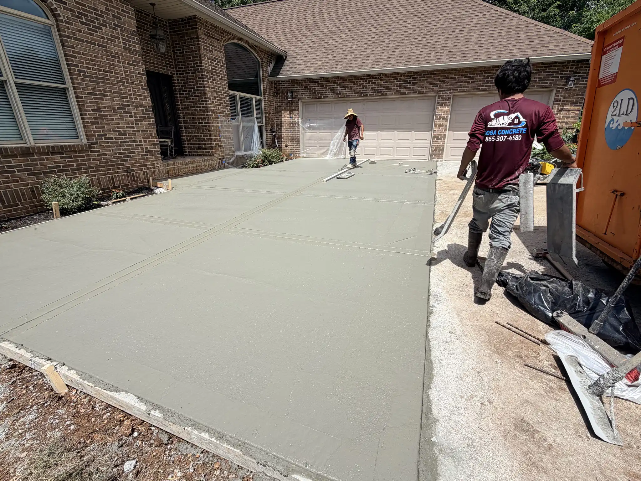 Sosa Concrete crew member finishing a new concrete driveway in Knoxville, Tennessee