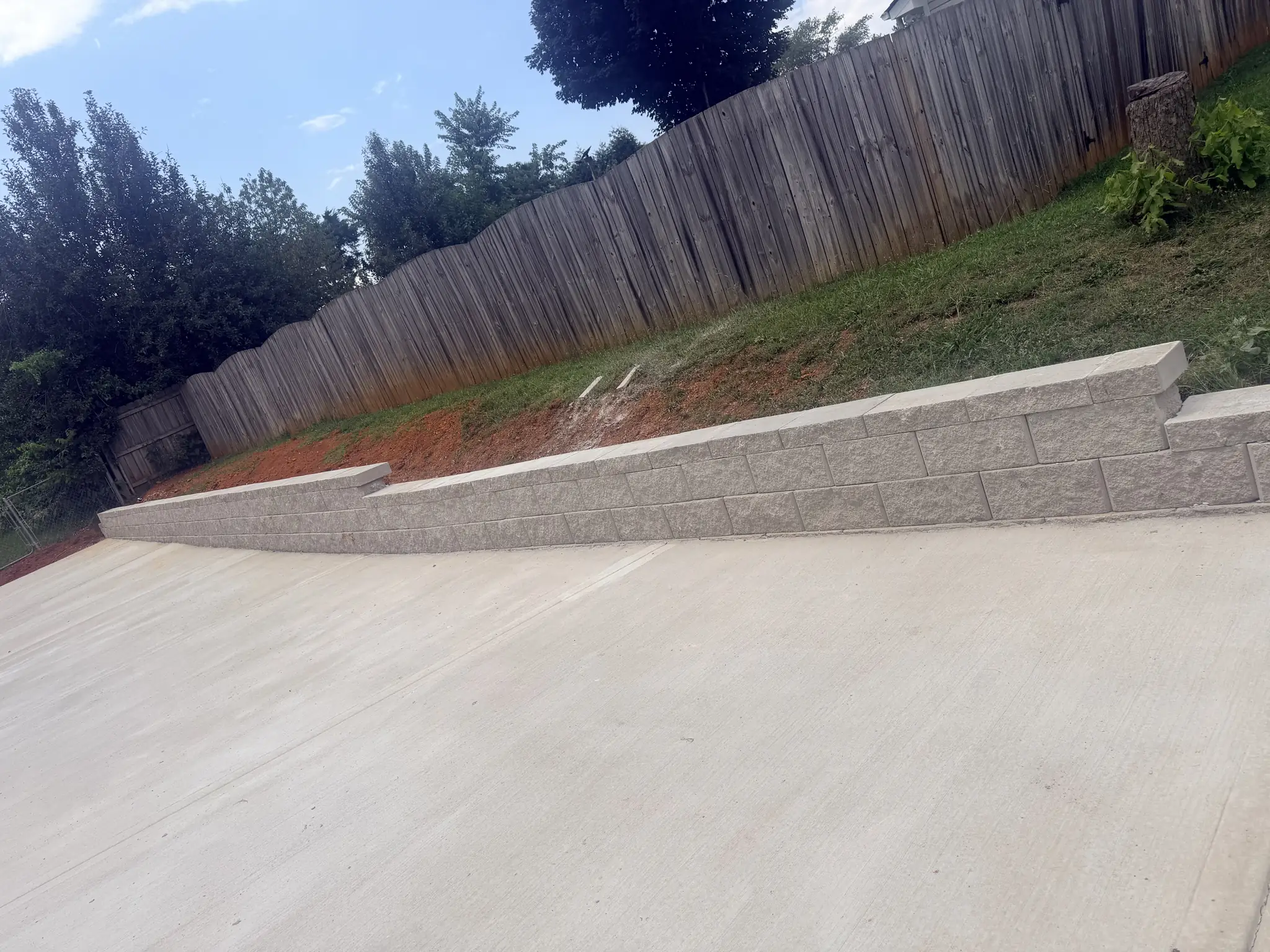 Keystone retaining wall holding a bank back off a driveway in Knoxville, Tennessee